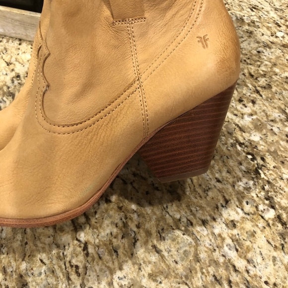 Frye Reina Tan Burnished Finish Bootie 10 - Picture 9 of 12
